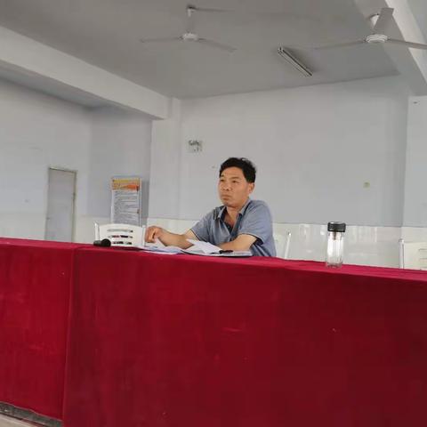 殷都区伦掌镇中心学校党支部召开六月份党课会议