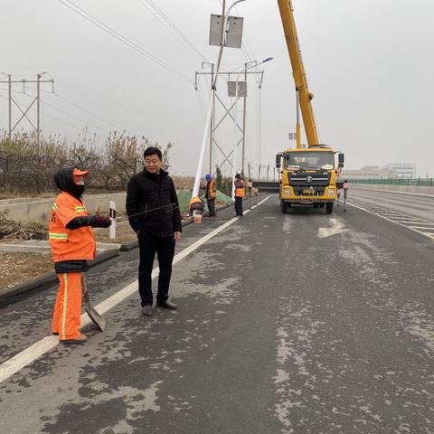 农村公路养护雪后巡查