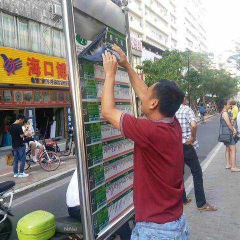 烈日炎炎、坚守岗位，顺利完成公交线路图巡查整改工作