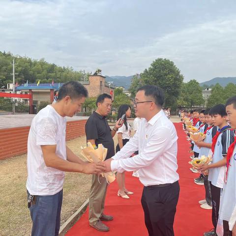 “秋水蒹葭，不忘师恩”——记木金乡中心小学感恩教师节活动