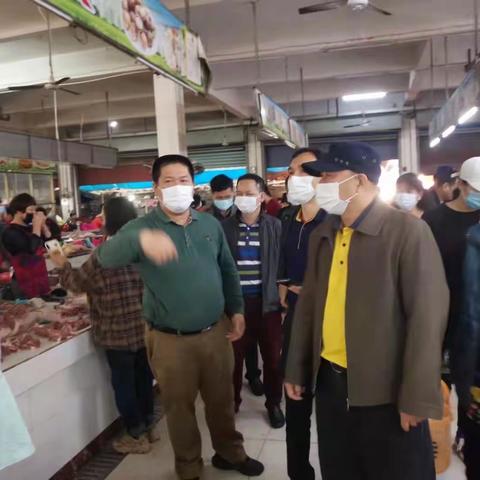 新盈镇镇长带队到新盈市场开展食品安全法律法规宣传
