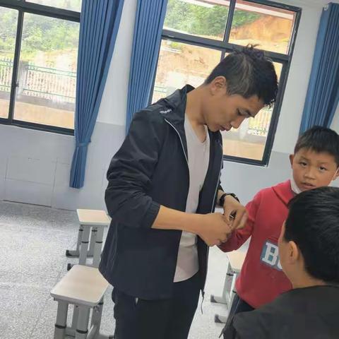 南江县光雾山镇寨坡小学举行“喜迎二十大，童心永向党”六一、端午系列活动