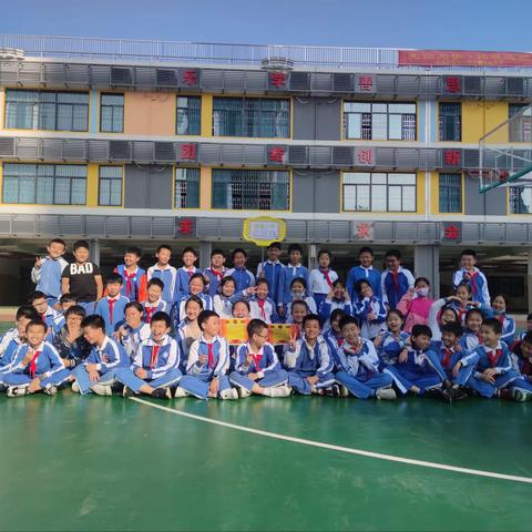 迎风奔跑 不负昭华——新南小学五2班校运会掠影
