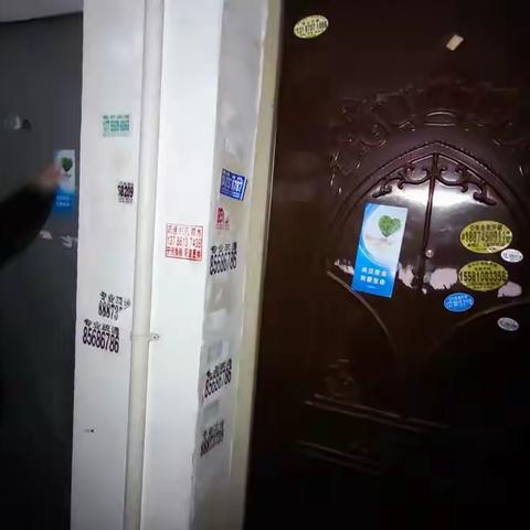 敲门入户送平安     服务上门暖人心