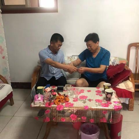 县综合检验检测中心开展走访慰问老党员活动