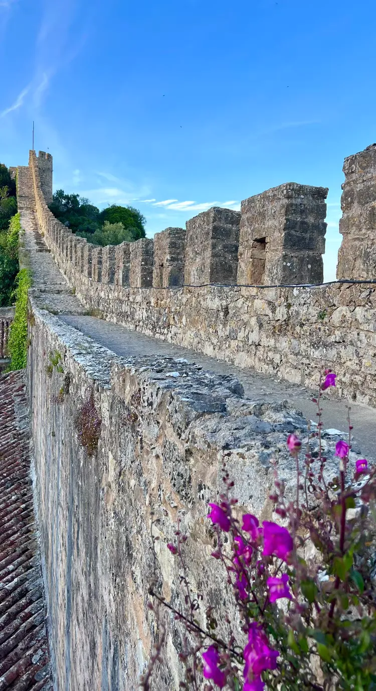 成了一个五星级酒店夕阳西下时的城堡与围墙城门位于奥比都斯镇南面