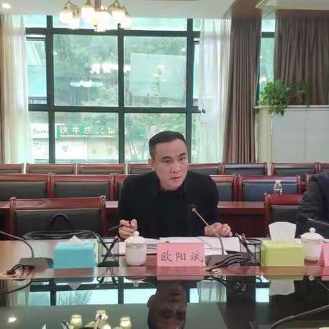 县人大常委会副主任欧阳斌主持召开澄迈县金江镇人大代表座谈会
