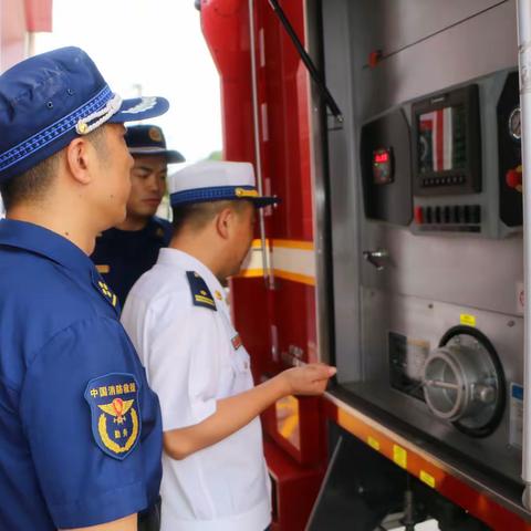 支队后勤装备科组织验收黄陵大队新购压缩空气泡沫消防车