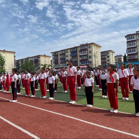 “喜迎二十大 童心向党 争做新时代好少年”———河东小学2022一年级入队仪式