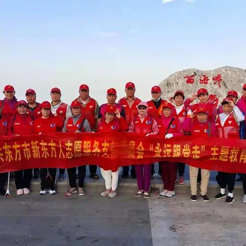 净化海滩  美化环境