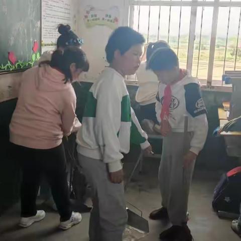 动起手来，创造美好校园——后港镇徐坂小学校园卫生大扫除活动