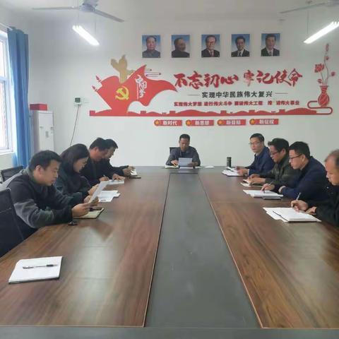 东漳堡中心校党支部召开学习落实《规定》和《条例》专题会