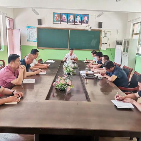 东漳堡镇中心校党支部开展“迎七一，我为党旗添光彩”系列活动