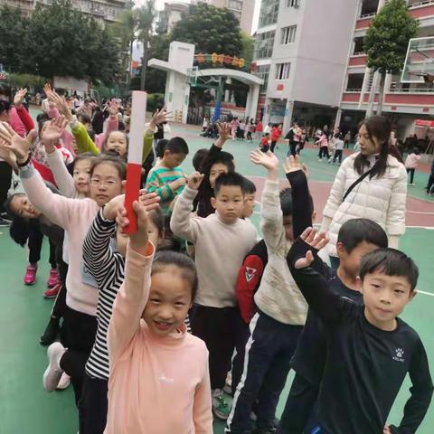 光阴似箭，日月如梭，三明市实验小学在初冬脚步“声”中迎来一年一度的校运会