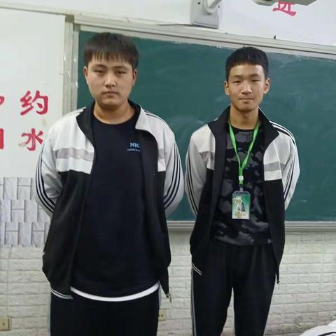 开学第一次月考表彰会。