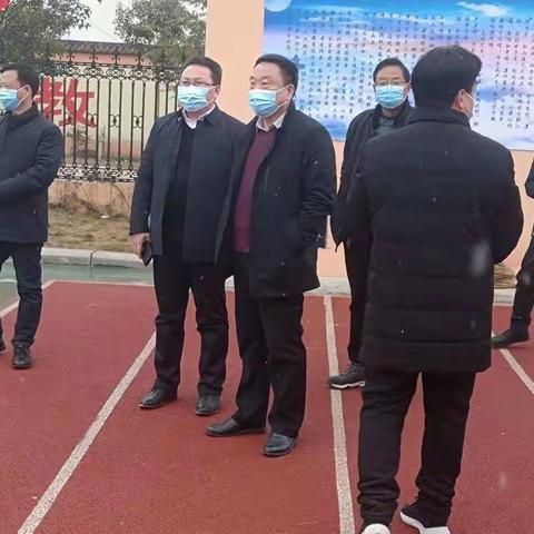 方城教体局联同拐河镇政府主要领导到一线调研