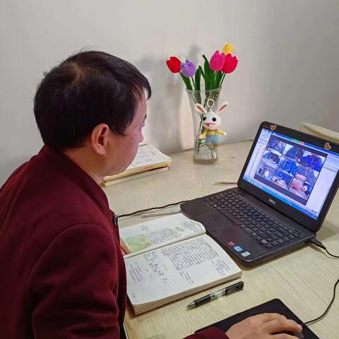 讲台存日月 初心写春秋——第二党支部牛卫国老师