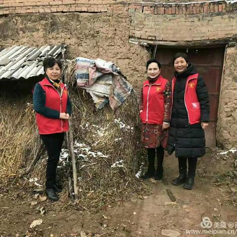 西一路街道巾帼志愿者走进贫困山区送温暖