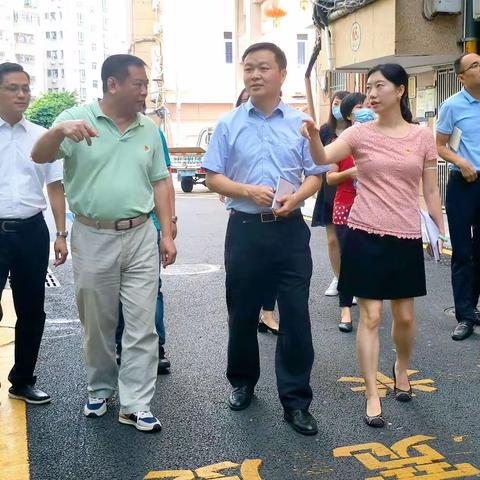 市委老干部局副局长吴报水同志率队到新牛社区召开座谈会