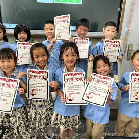 劳动勤于手 美德践于行——云大附中西林分校一年级劳动系列活动