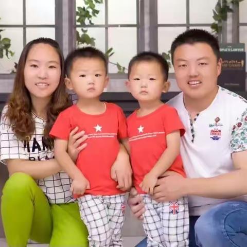 【温暖】珍惜今生能成为一家人的缘分，用最美的照片记录我们最美的幸福。