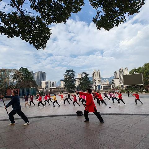 春风吻上了我的脸，公益教学更暖人心❤️—磐安县健身气功协会“学雷锋日”活动记