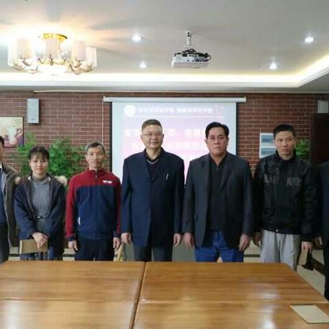 春暖花开-海南省委教育工委委员、省教育厅党组成员、副厅长孔令德一行莅临海南省农业学校进行春节慰问