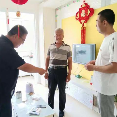 沿山社区新时代文明实践站开展走访慰问  情暖退伍军人