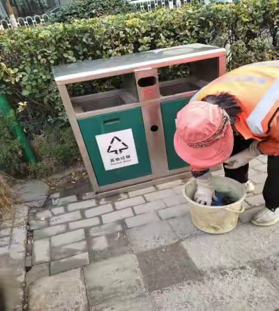 加强道路保洁管理 做好疫情防控消杀工作