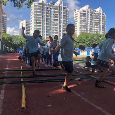 [第十二周]三亚市实验小学七彩光社团———竹竿舞