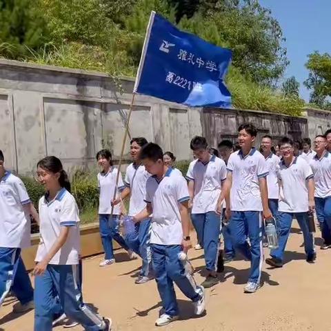 汗水涤去稚嫩   骄阳铸就意志——雅礼中学高2221班入学军训纪实1