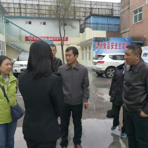 4月9日下午，李诚局长带队对食安城创建一一站所建设迎查点中英站进行了预先检查，并提出了指导意见