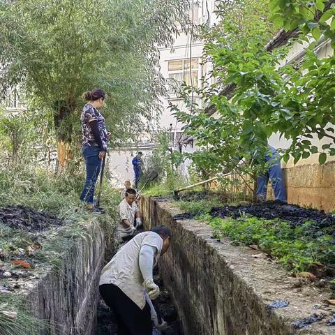 吉祥苑清理排水沟