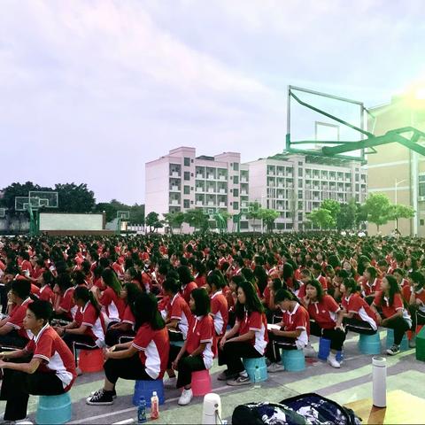 经典润心灵，书香溢校园——贵港市达开高级中学高一9月份经典美文背诵比赛