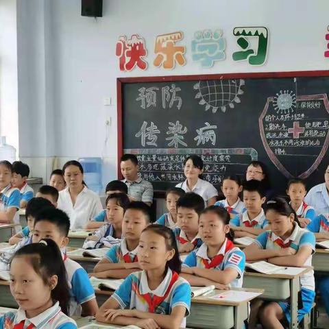 专业引领  促进成长——区教研室到钢三路小学进行听课调研