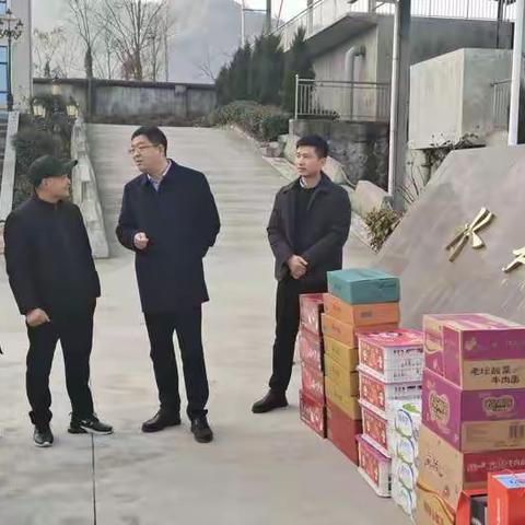 县委常委、县政府副县长郑毅慰问供水一线员工