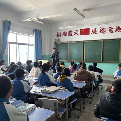 11.9梁家寺东乡族学校初中部开展消防应急疏散演练活动