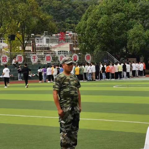 “历军训生活，磨钢铁意志” —平利县城关初中七年级13班军训风采掠影
