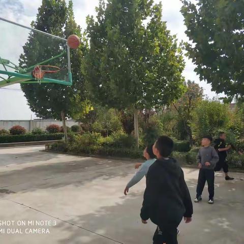 我们都是运动小健将！加油啊！！同学！！！