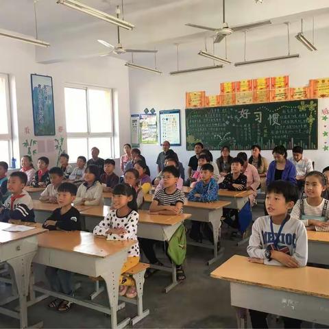 辉县市高庄乡新庄小学社会主义核心价值观大讲堂第五讲---学先进典型树优良师风尊师重教感恩老师