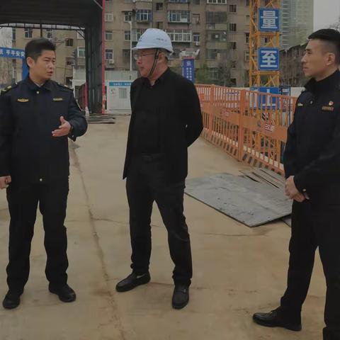 区城管执法局执法大队对辖区出土工地治污减霾落实情况进行检查