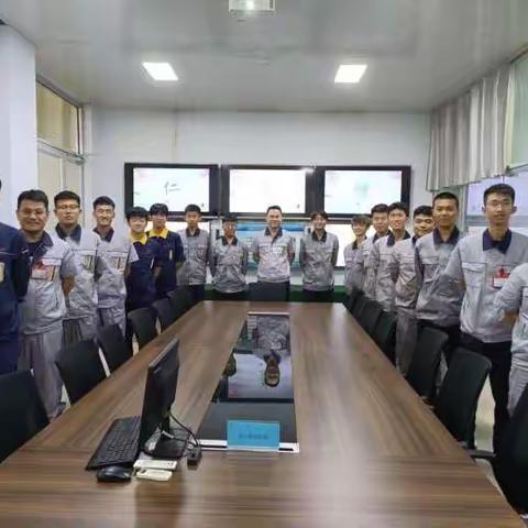 朝气蓬勃入戴森、莘莘学子化栋梁——生产部大学生座谈会