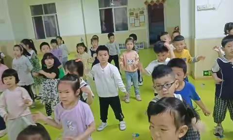 棉花糖幼儿园中二班两周的精彩回顾