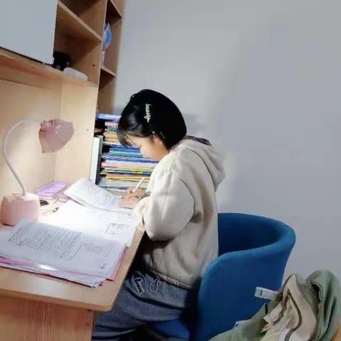 柞水县实验初级中学七（3）班 芦思恬——居家学习，做更好的自己