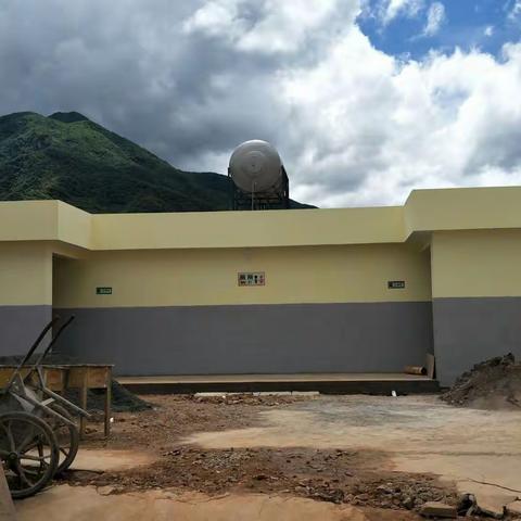 双柏县鄂嘉中心学校新树完小厕所已竣工