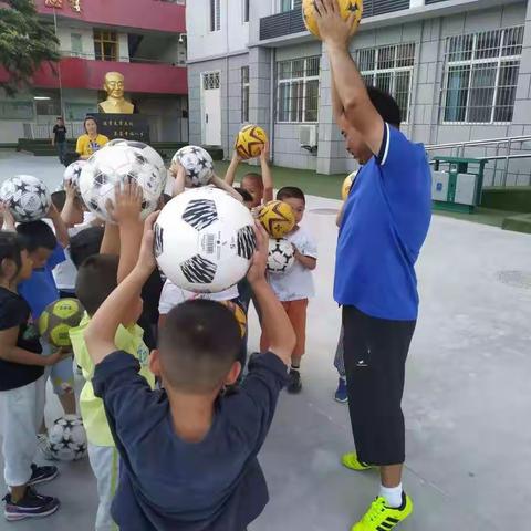 党改宇足球工作室城关小学足球训练指导活动