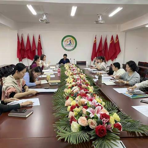 齐心备考聚合力    优化策略促发展——海口市秀华小学六年级全体教师会议