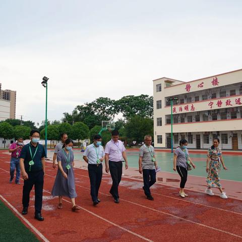 横州市政协领导“六一”儿童节慰问横州市特殊教育学校学生