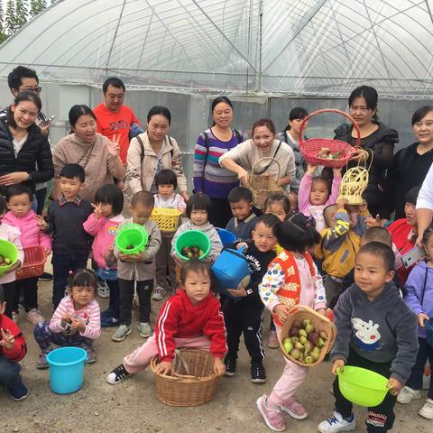 文山市第一幼儿园小二班“秋之韵”户外亲子主题活动——“保护青山 节约用水”社团活动