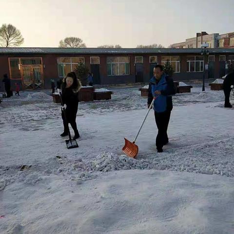 【华枫·家校】家长助力清雪 校园美丽缤纷